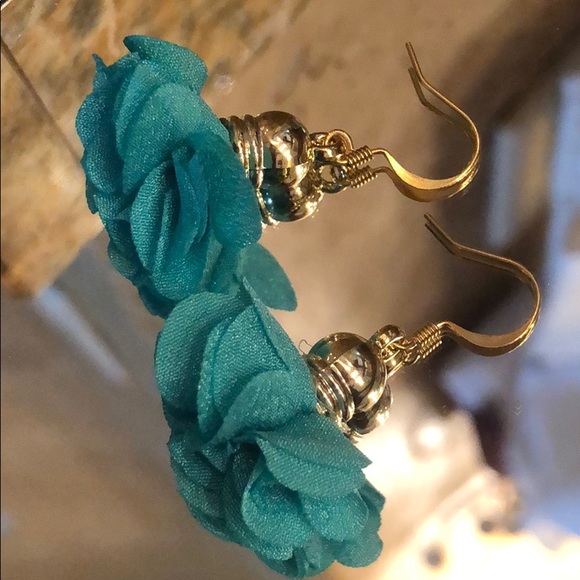 22K Tiffany Blue and Gold Flowered Dangly Earring - Picture 4 of 5